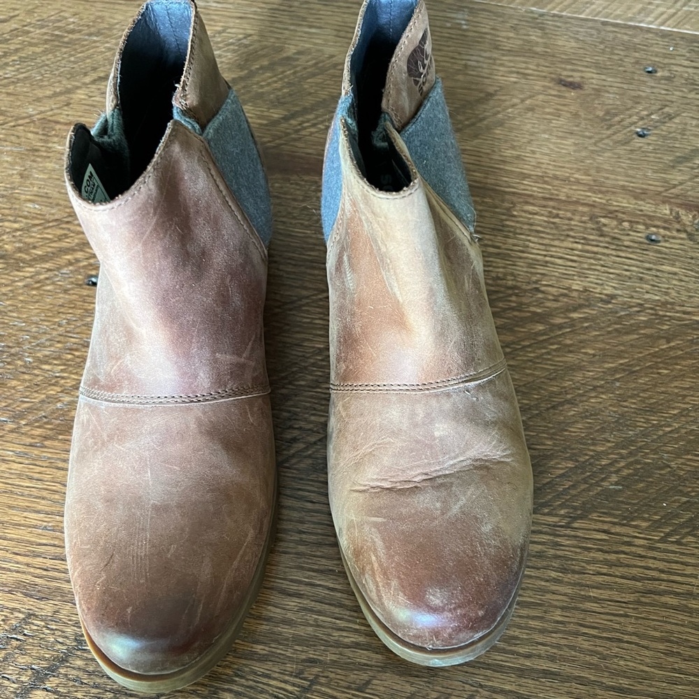 Sorel Chelsea boots